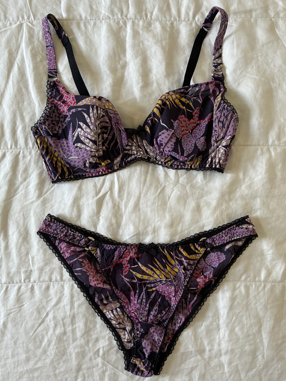 34D & 3 Agent Provocateur Silk Set 😈